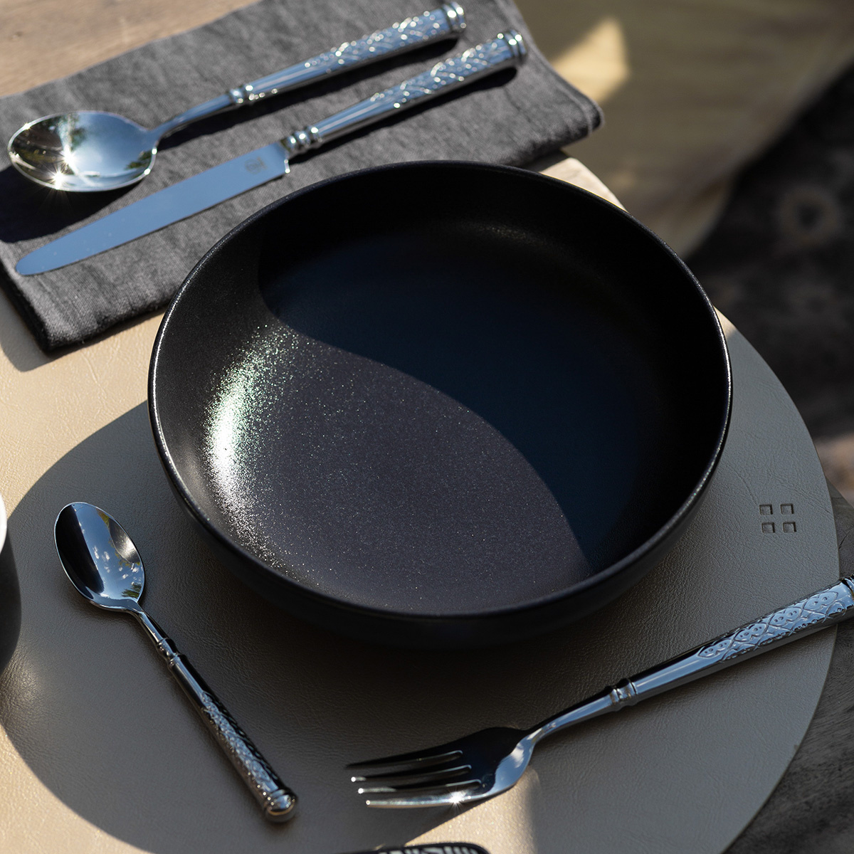 Teller tief U-Coupe 21 cm - Basic black matt